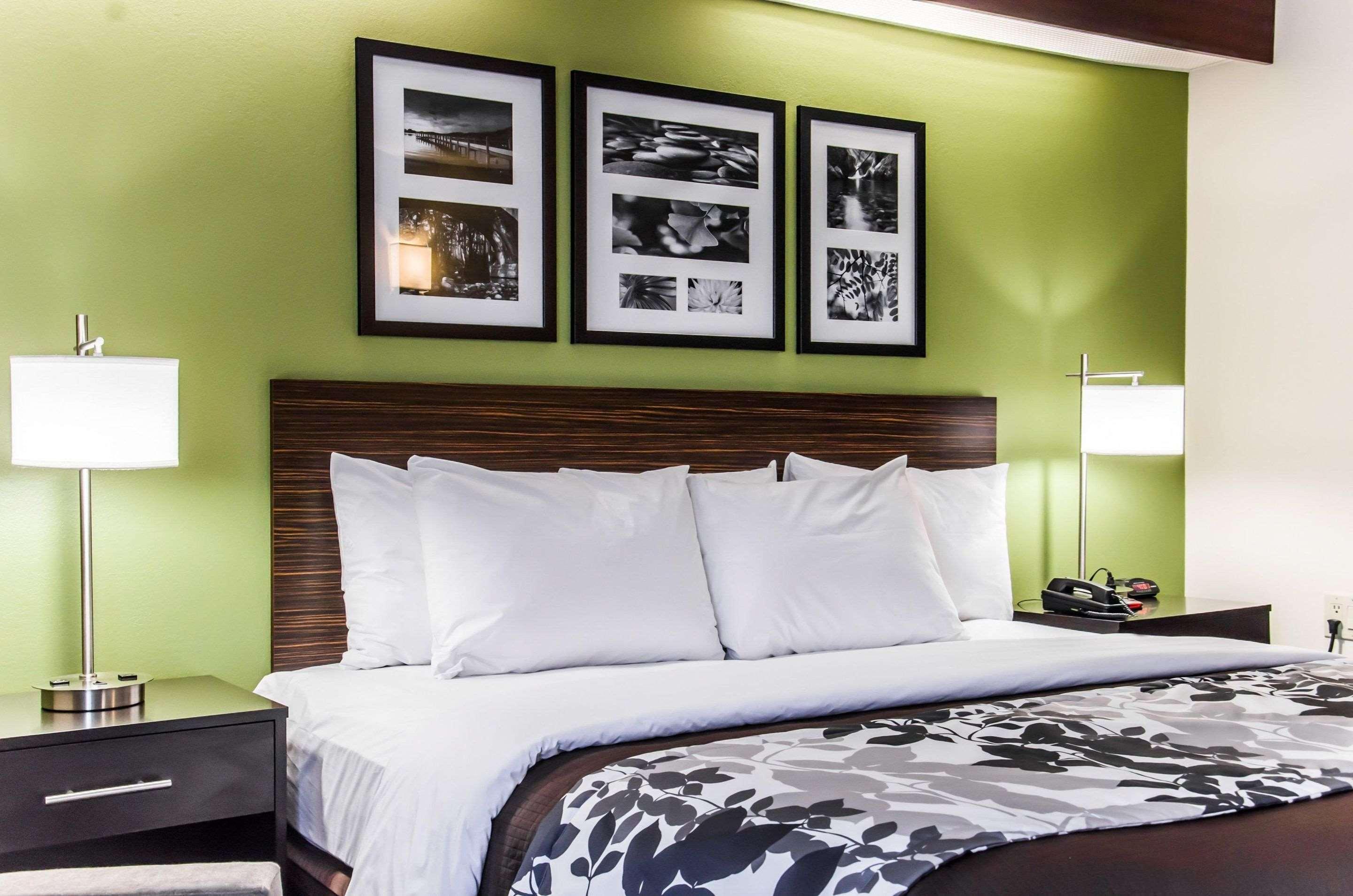 Sleep Airport - Billy Graham Parkway Hotel