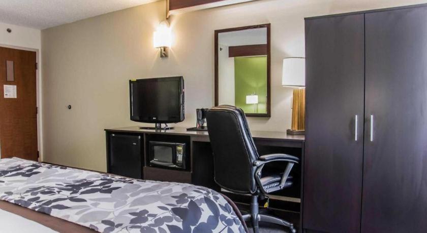 Sleep Airport - Billy Graham Parkway Hotel 2*