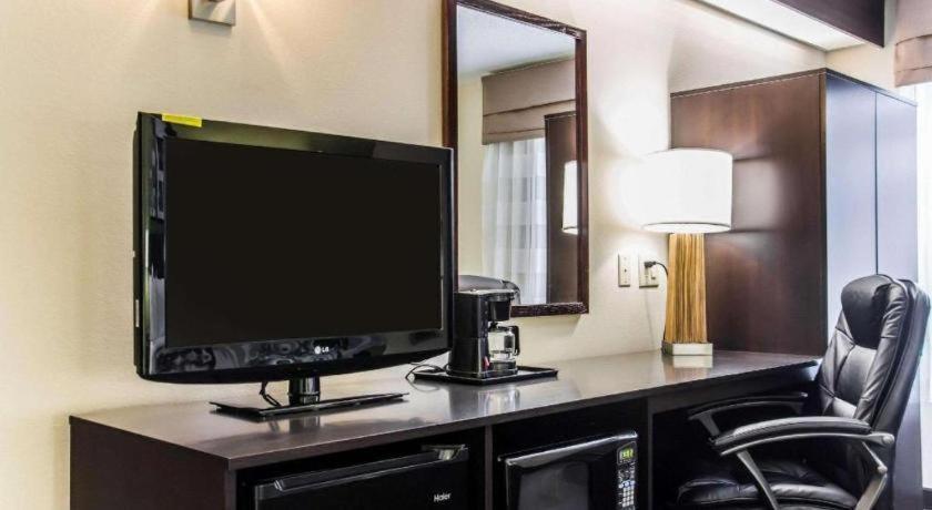 Sleep Airport - Billy Graham Parkway Hotel