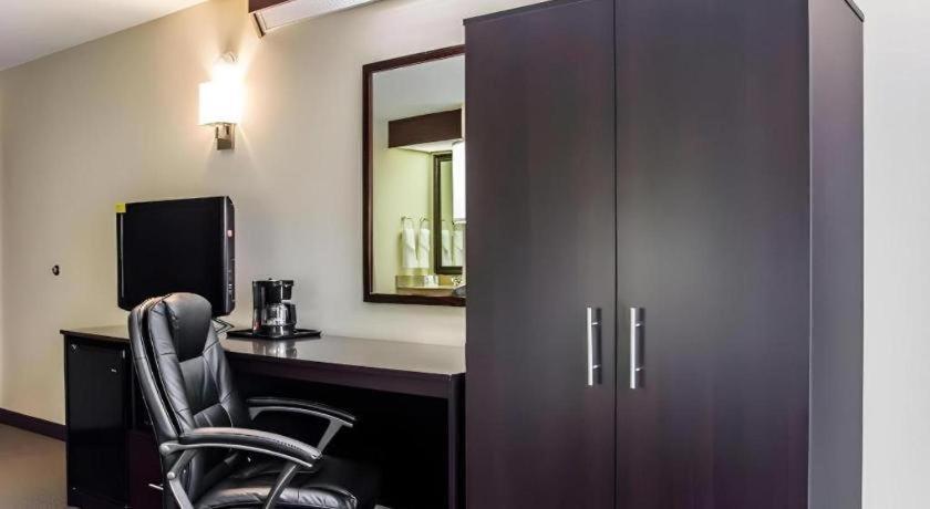 Sleep Airport - Billy Graham Parkway Hotel