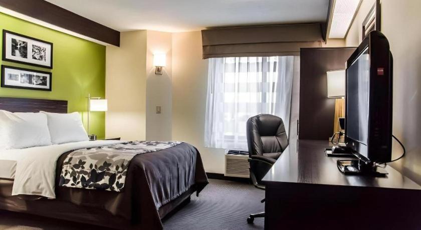 Sleep Airport - Billy Graham Parkway 2*
