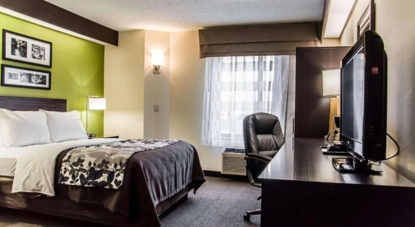 Hotel Sleep Airport - Billy Graham Parkway