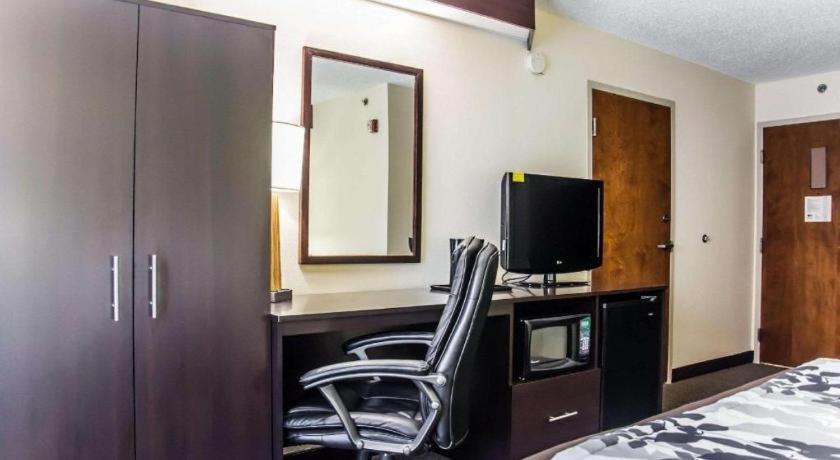 Sleep Airport - Billy Graham Parkway Hotel Charlotte