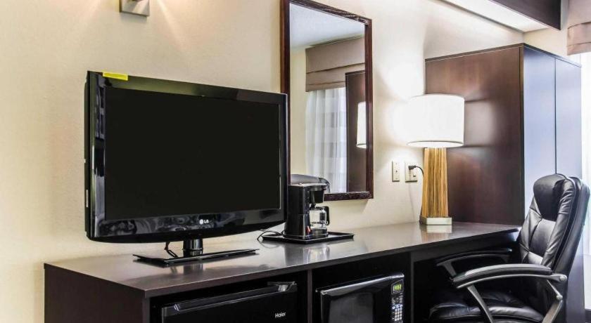 Sleep Airport - Billy Graham Parkway Hotel