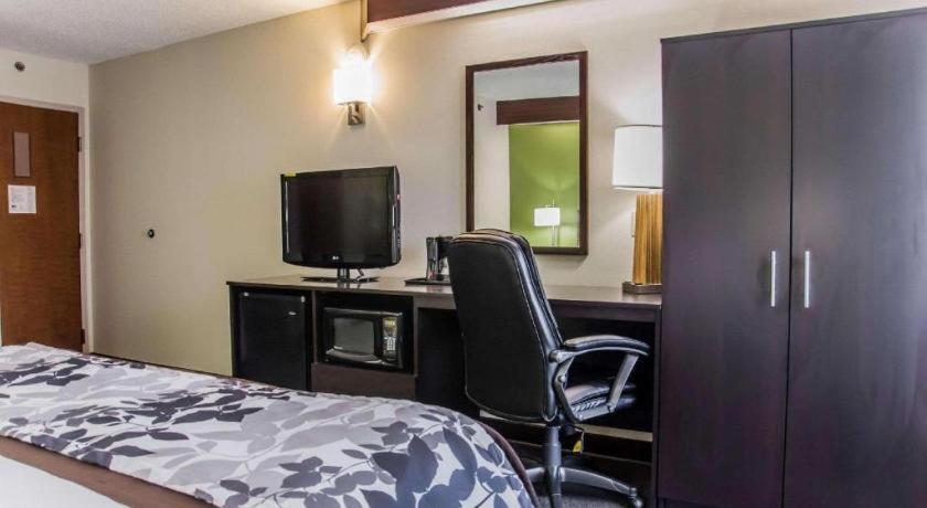 Sleep Airport - Billy Graham Parkway 2*