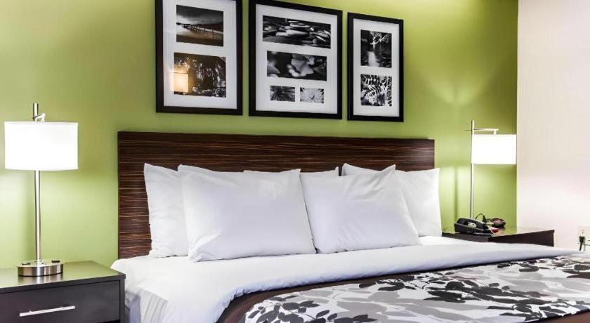 Sleep Airport - Billy Graham Parkway 2*