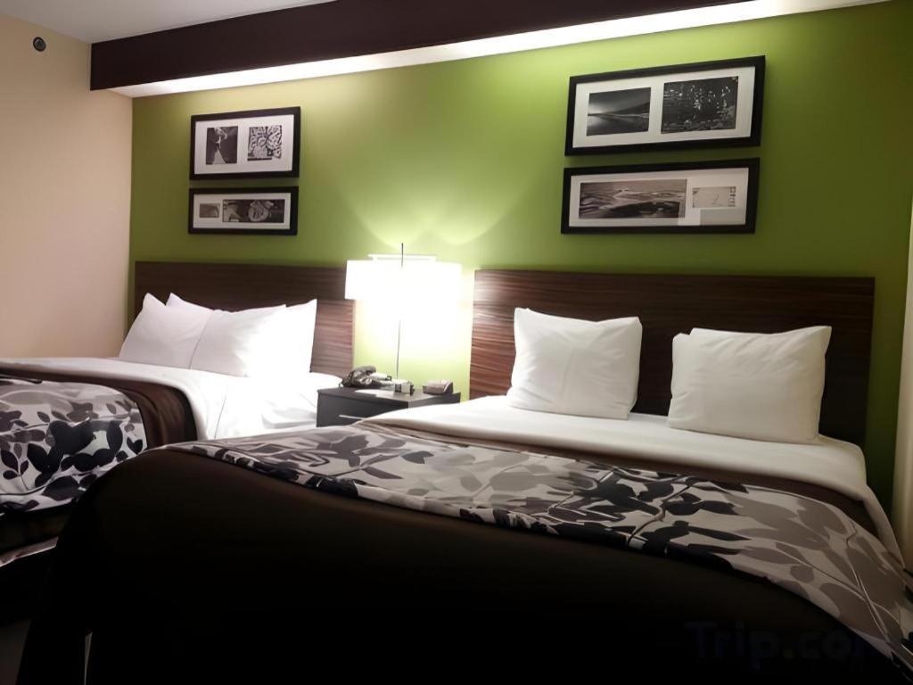 Sleep Airport - Billy Graham Parkway Hotel 2*