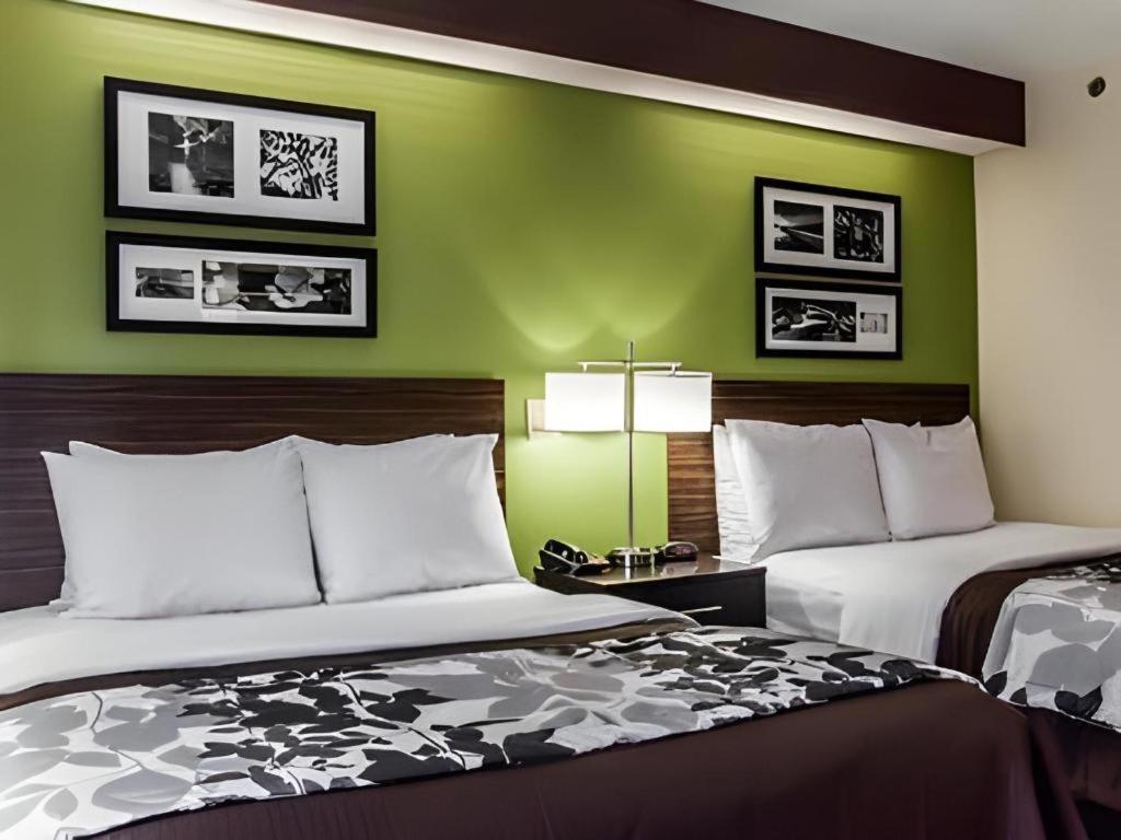 Sleep Airport - Billy Graham Parkway Hotel 2*