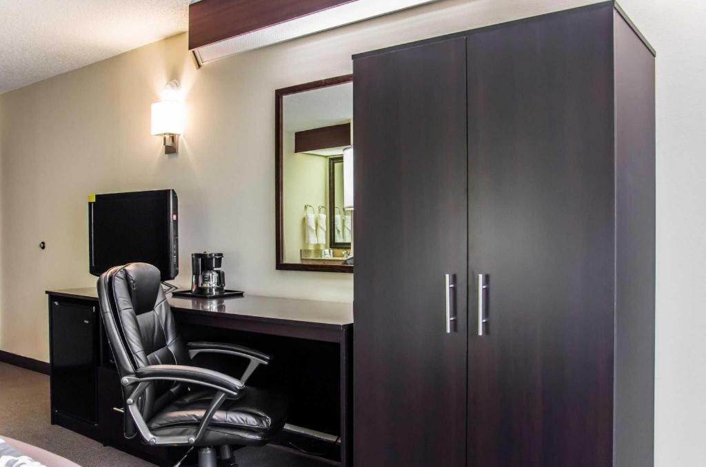 Sleep Airport - Billy Graham Parkway Hotel Charlotte