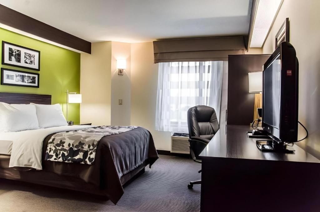 Sleep Airport - Billy Graham Parkway Hotel